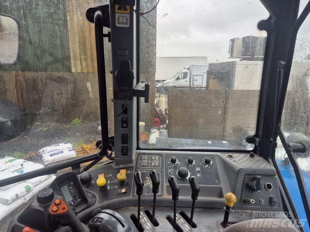 New Holland TM 165 トラクター