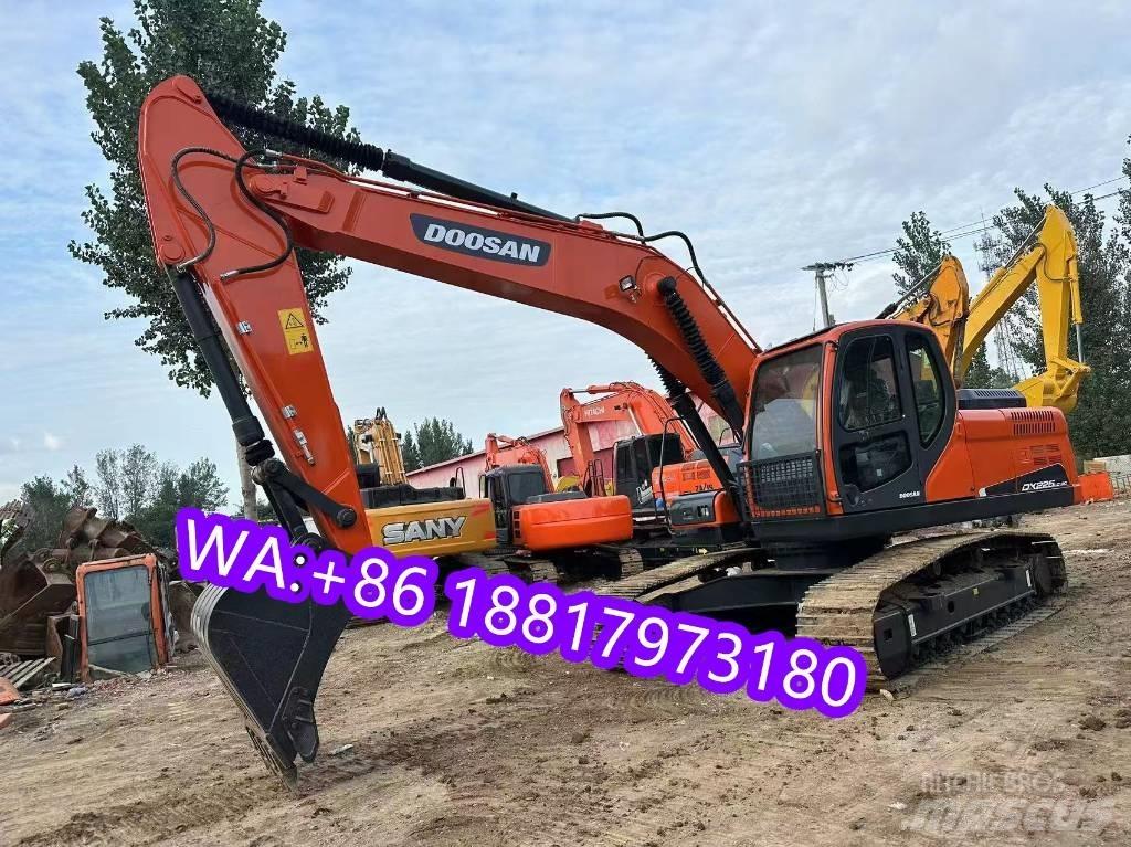 Doosan DX 225 LC 大型油圧ショベル12t以上（パワーショベル・ユンボ）