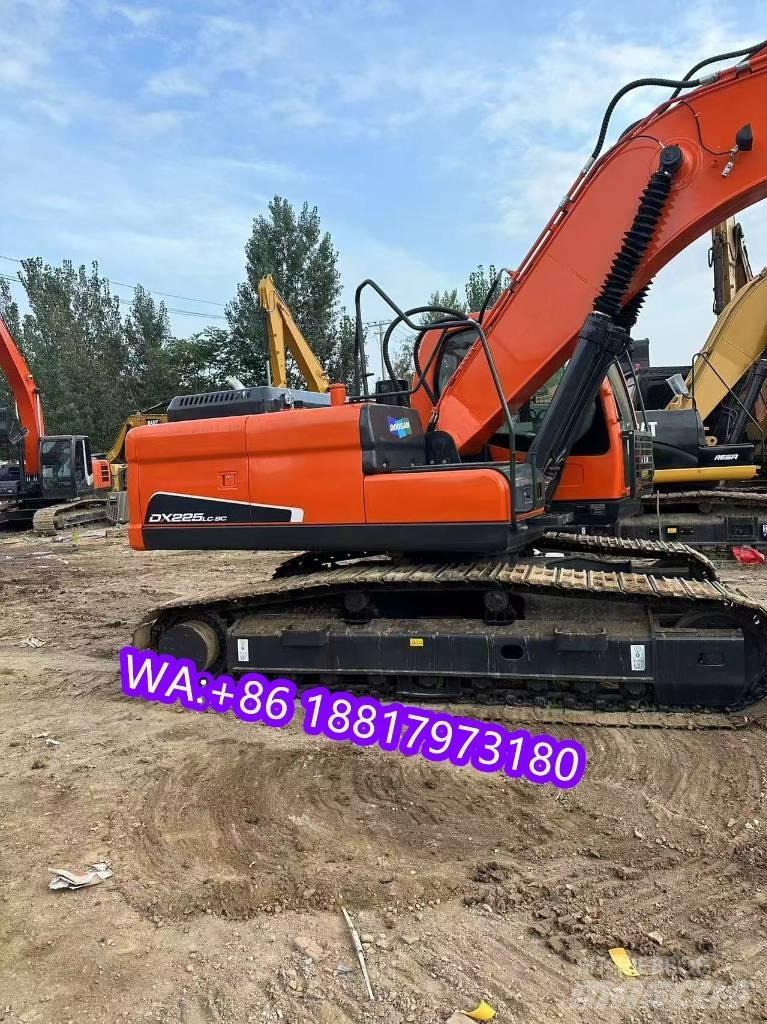 Doosan DX 225 LC 大型油圧ショベル12t以上（パワーショベル・ユンボ）
