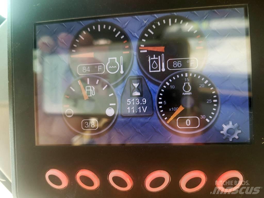 CAT 242 D スキッドステアローダー