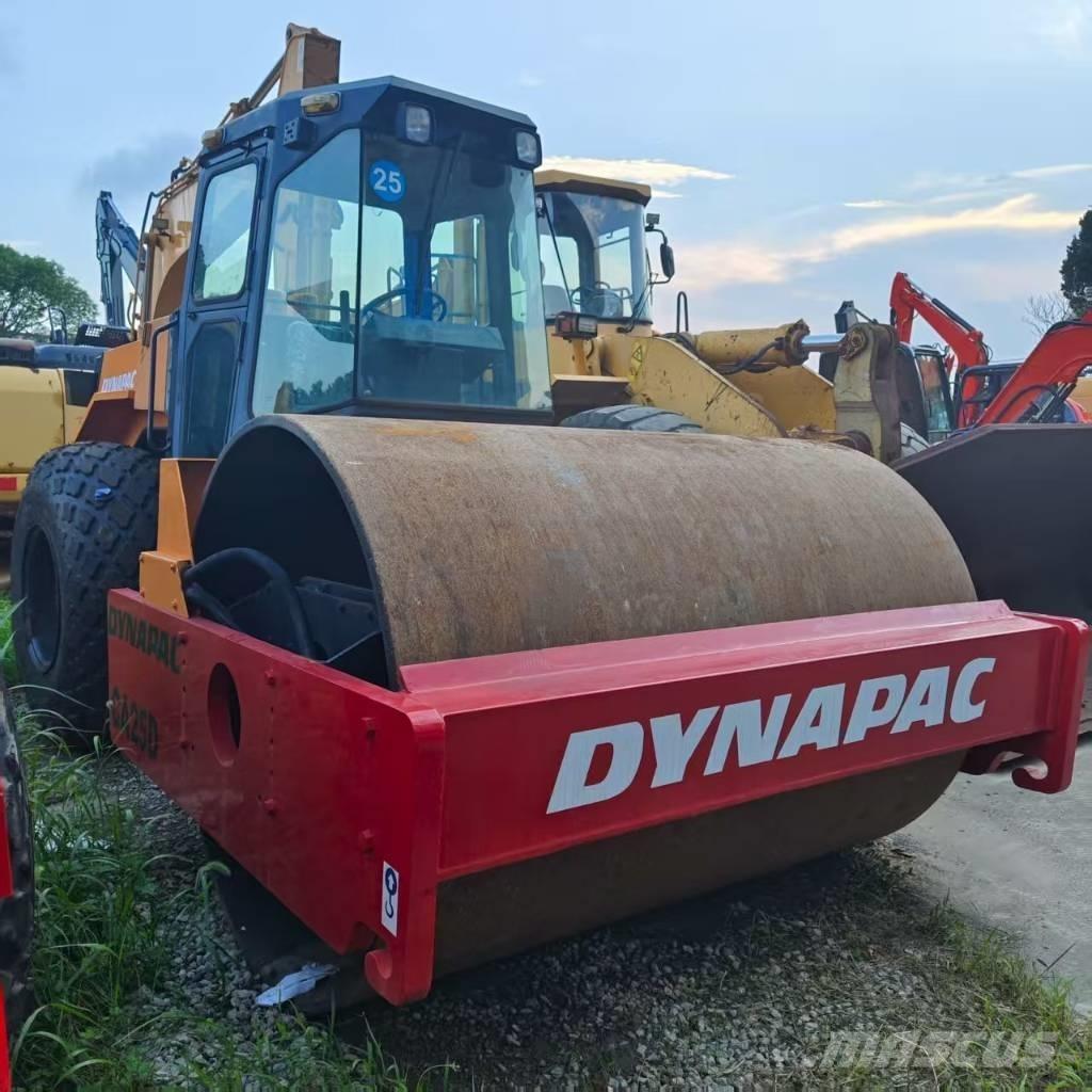 Dynapac CA 25 D 振動ローラ