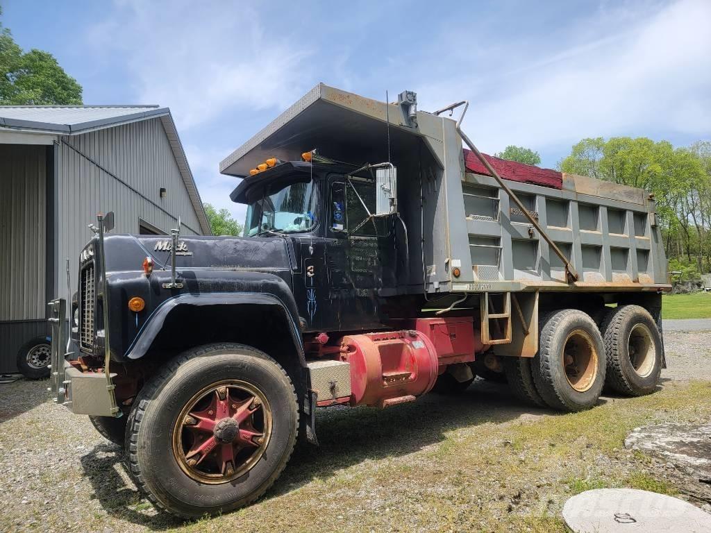 Mack RD 690 SX ダンプ