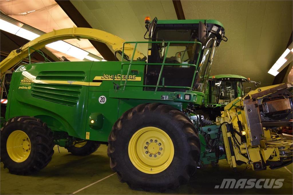 John Deere 7400 自走式フォレージハーベスター