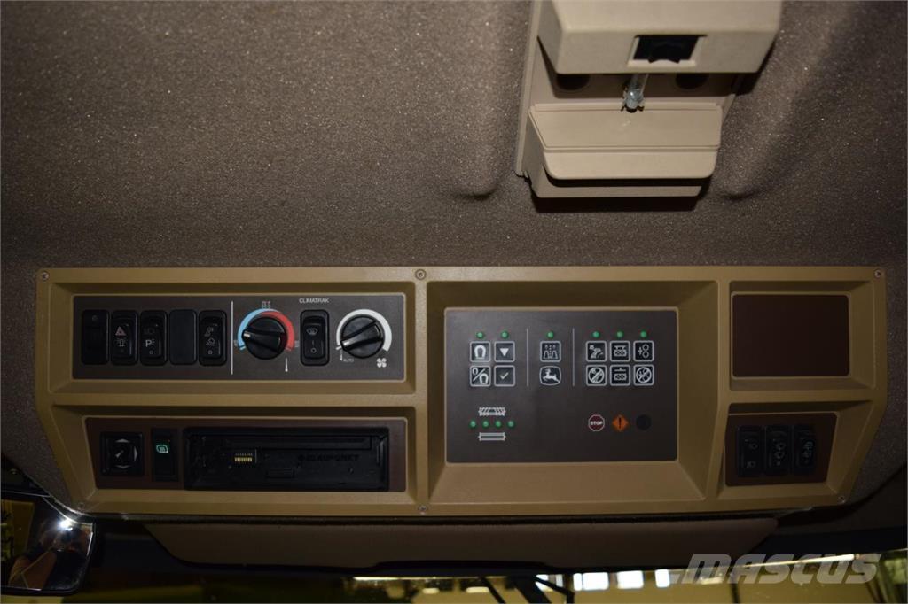 John Deere 7400 自走式フォレージハーベスター