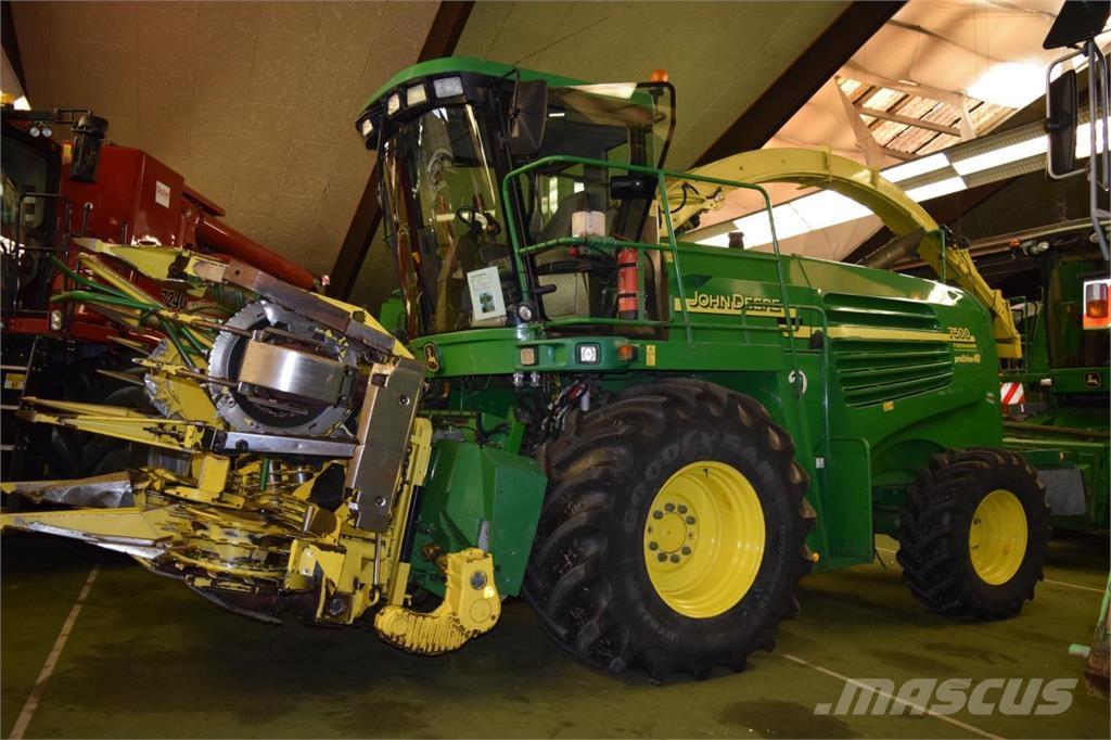 John Deere 7400 自走式フォレージハーベスター