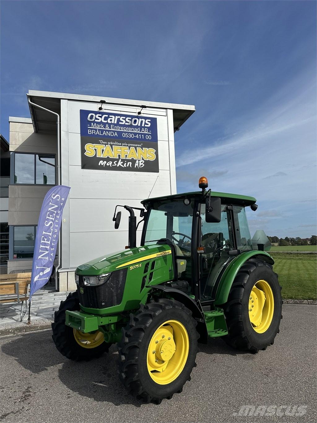 John Deere 5075 E トラクター