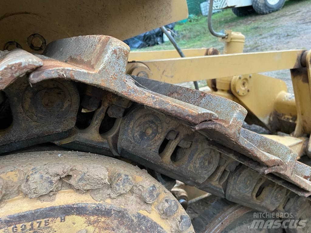 CAT D 6 T XL ブルドーザー