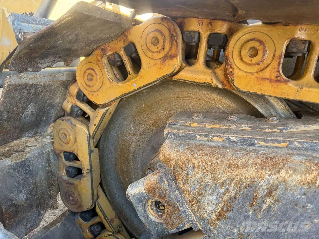 CAT D 6 T XL ブルドーザー