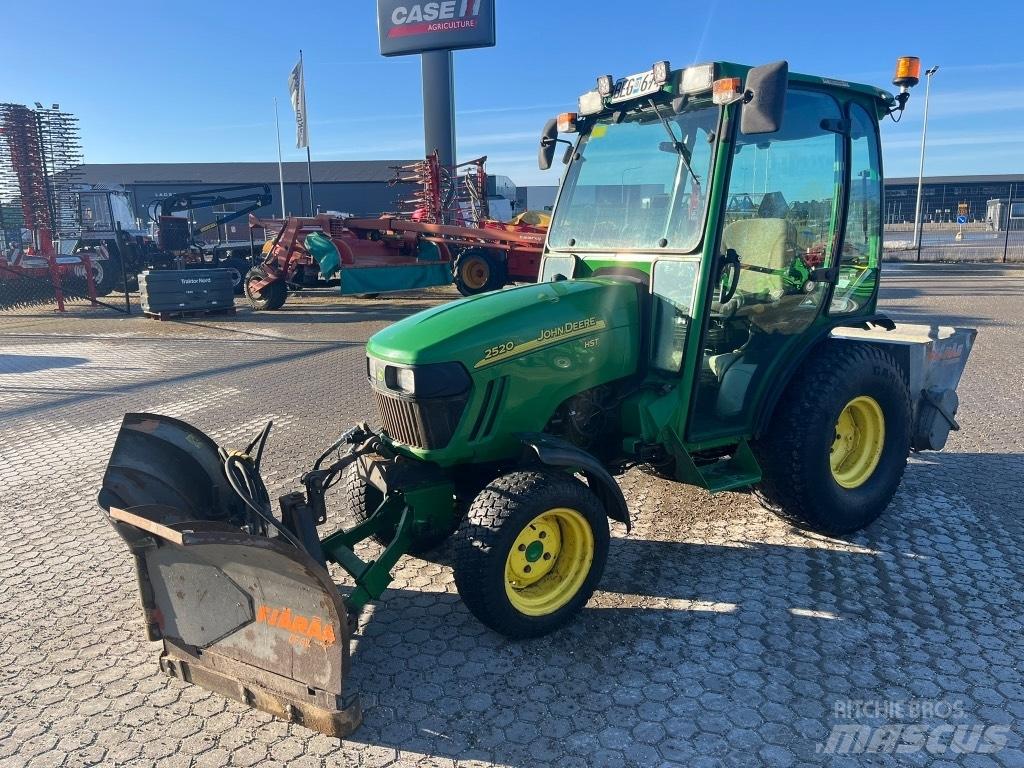 John Deere 2520 HST コンパクトトラクター