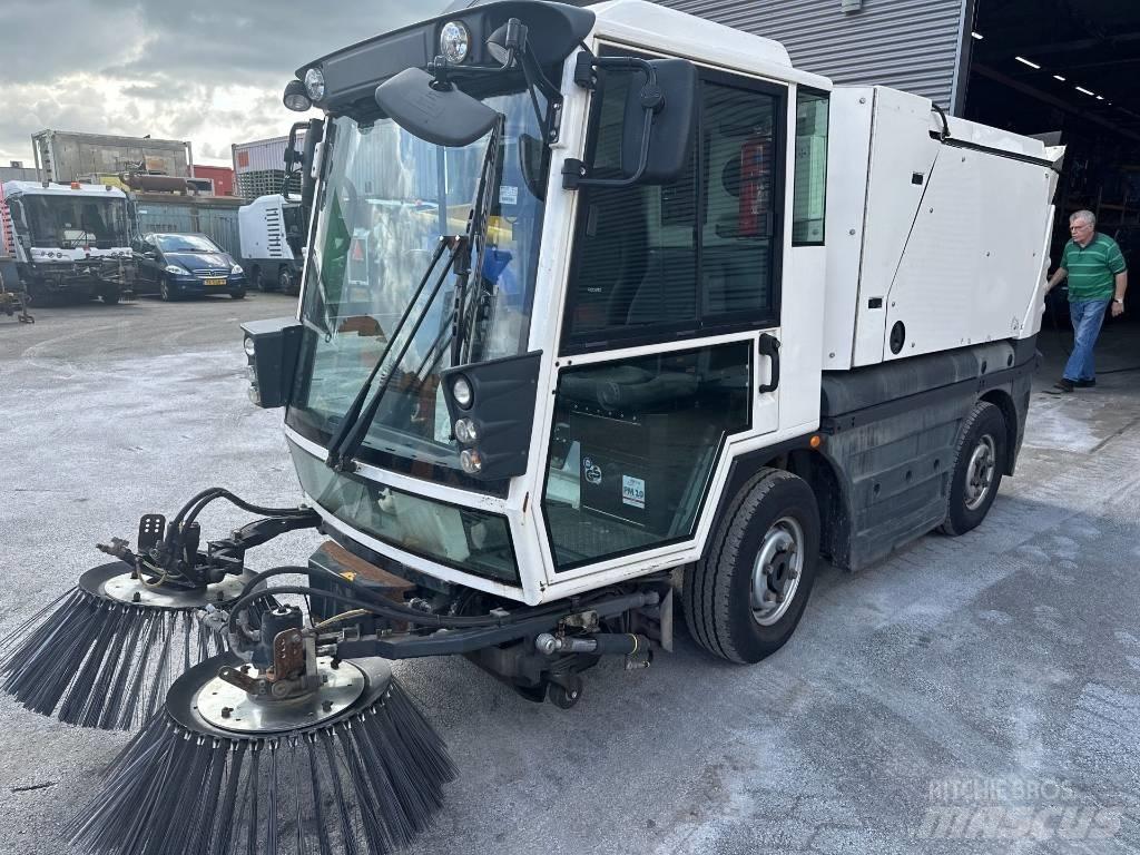 Schmidt Swingo 200 路面清掃機
