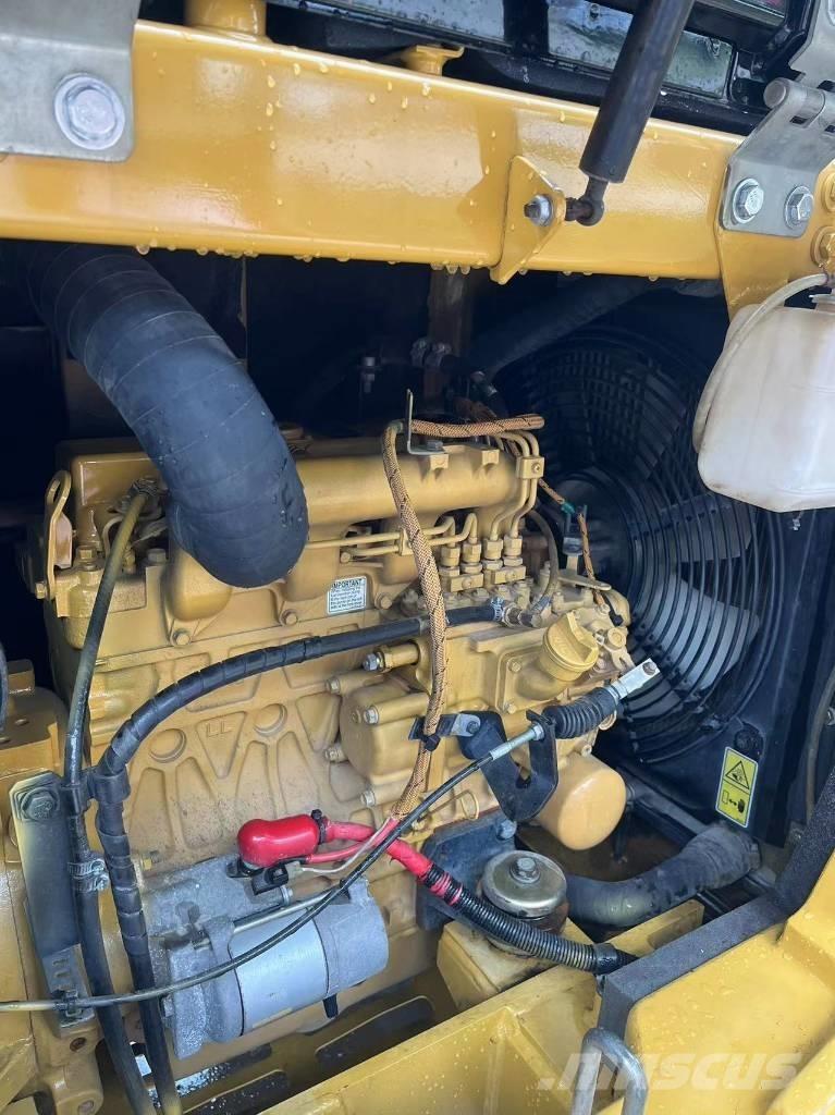 CAT 305.5 E2 ミニ油圧ショベル 7t以下（ミニユンボ・ミニディガー）