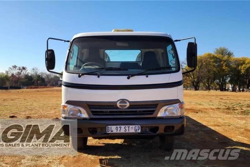 Hino 300 Roll Back その他トラック