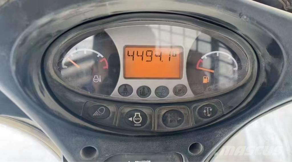 Bobcat S 770 スキッドステアローダー