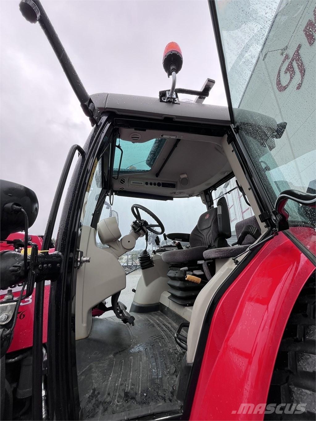 Massey Ferguson 5613 トラクター