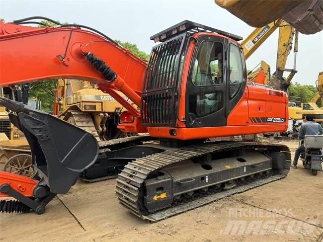 Doosan DX 225 LCA 大型油圧ショベル12t以上（パワーショベル・ユンボ）