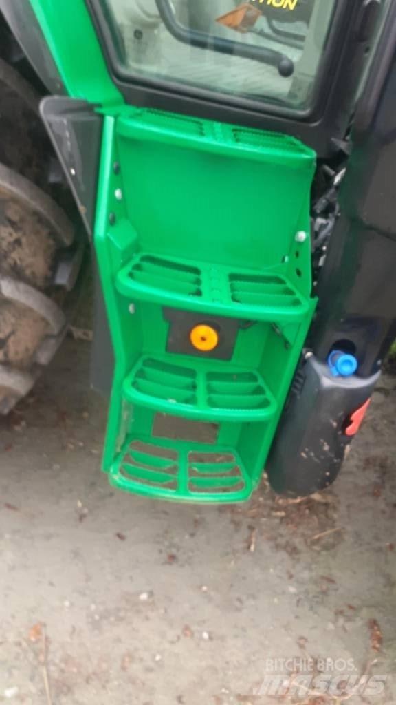John Deere 6110 R トラクター