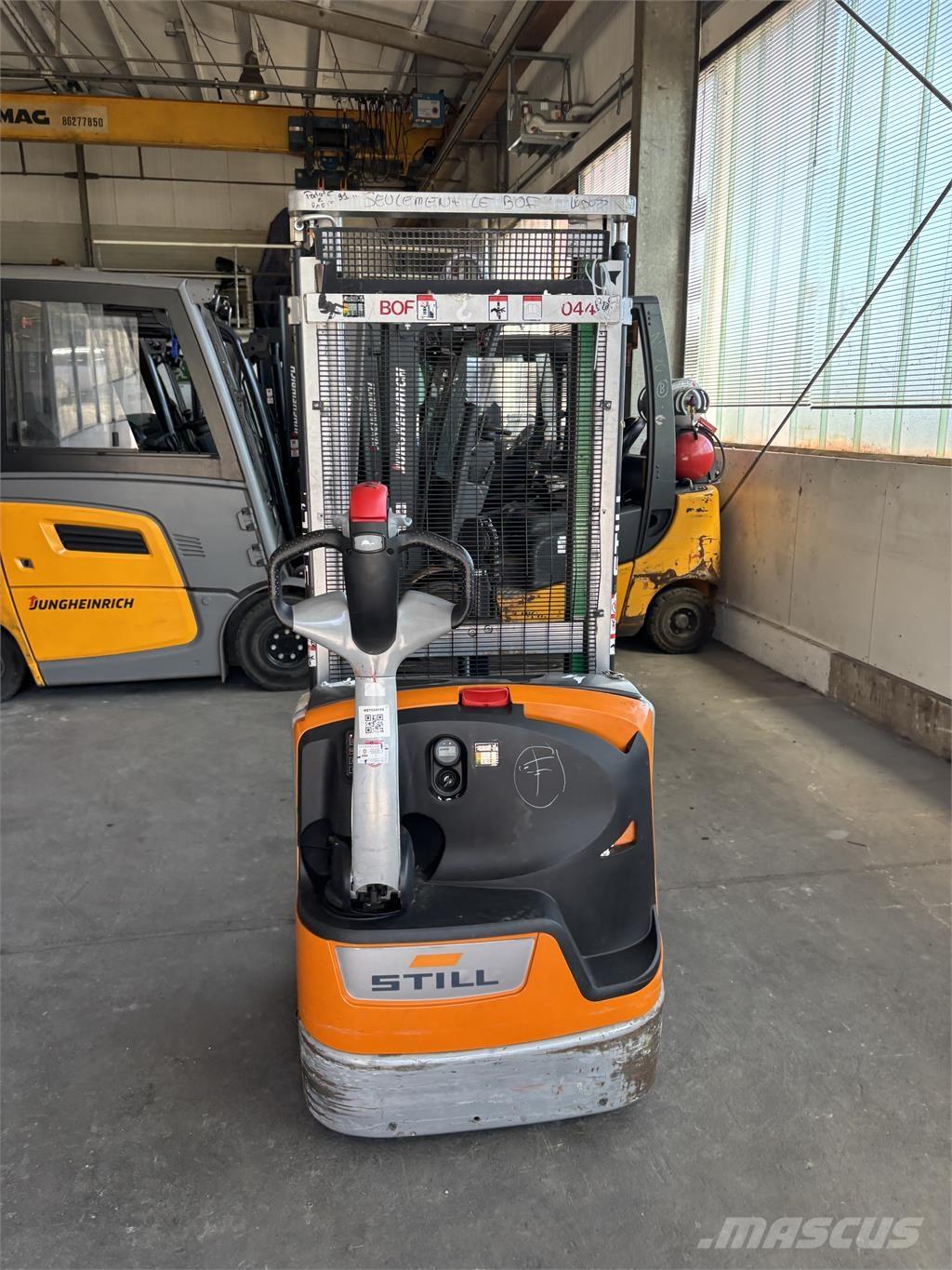 Still EXV 12i 自走式スタッカー