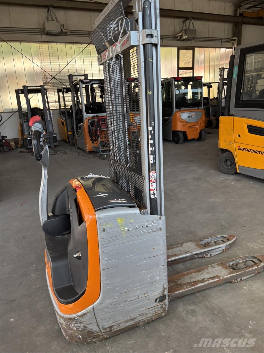 Still EXV 12i 自走式スタッカー