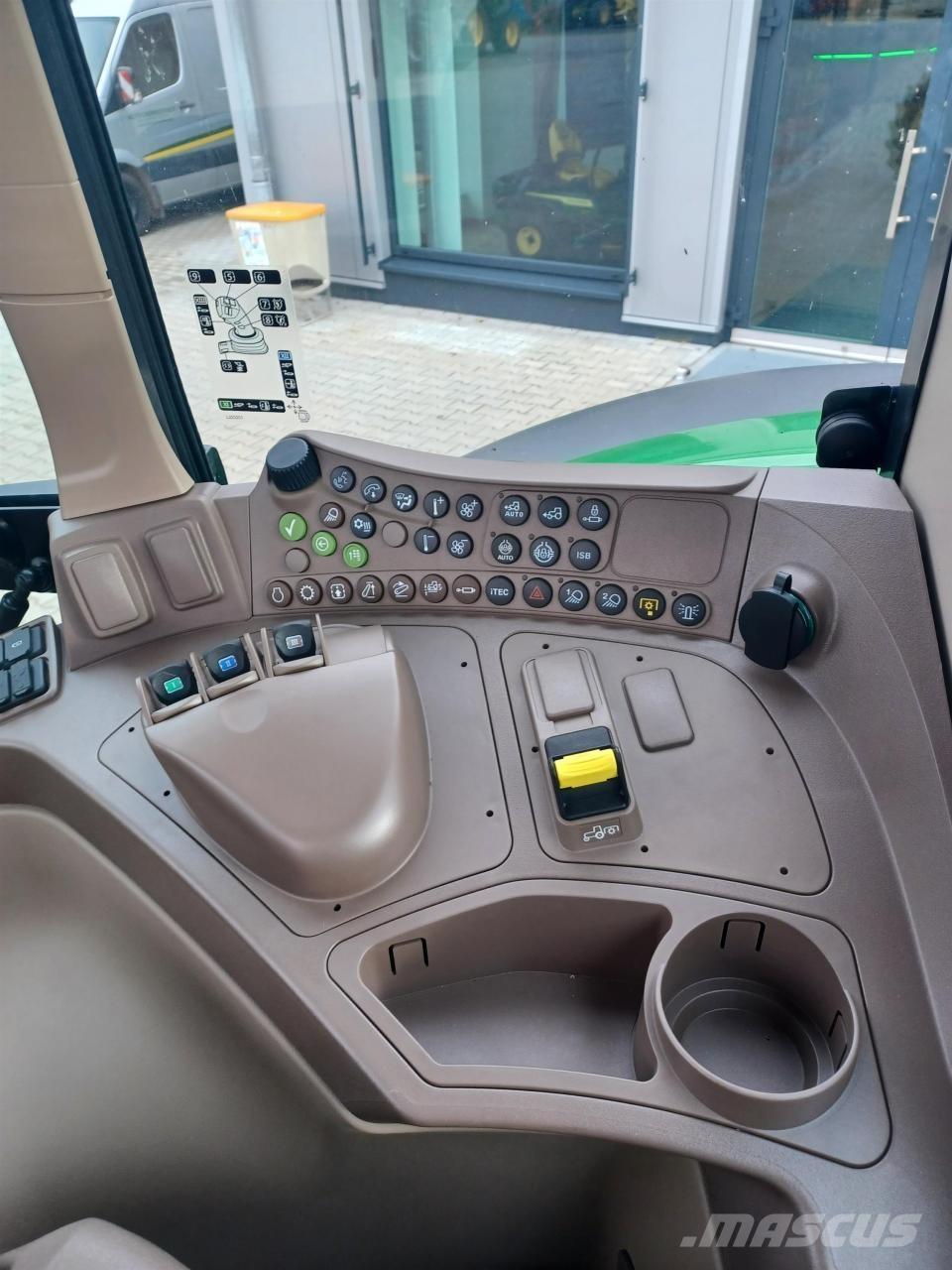 John Deere 6110M トラクター