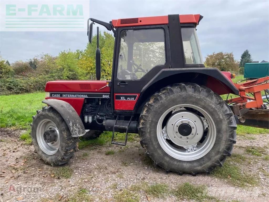 Case IH 844 a トラクター