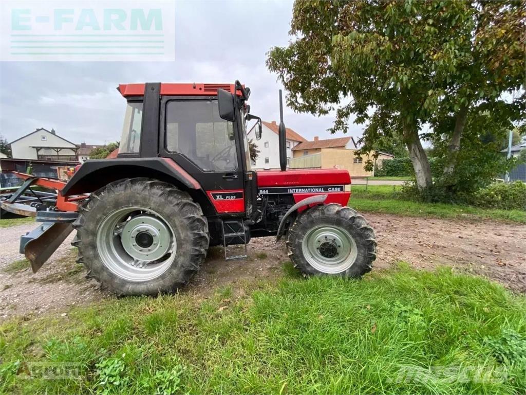 Case IH 844 a トラクター