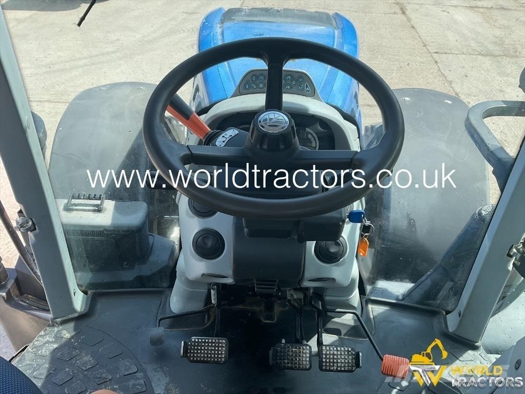 New Holland T 7.245 トラクター