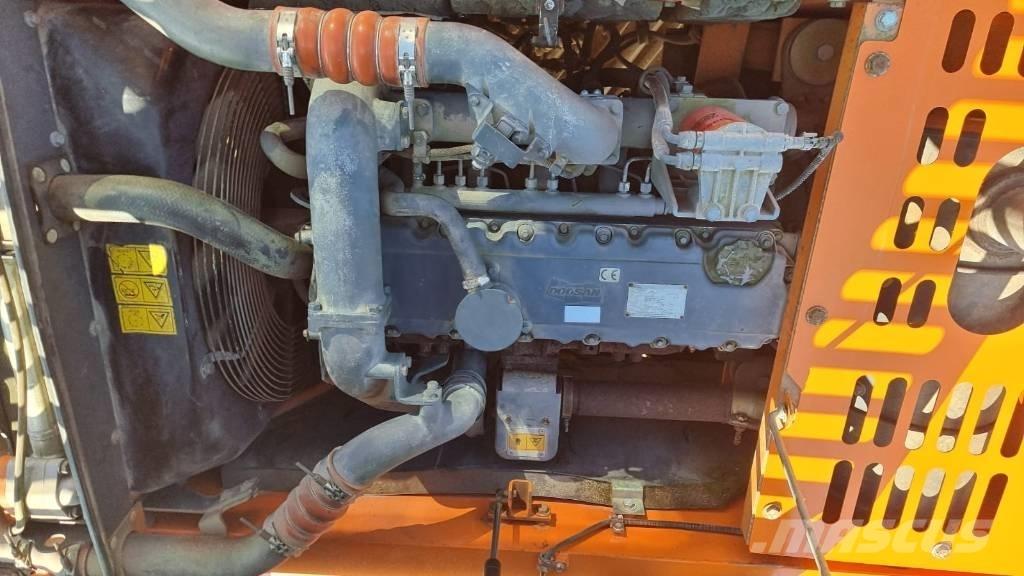 Doosan DX 225 大型油圧ショベル12t以上（パワーショベル・ユンボ）