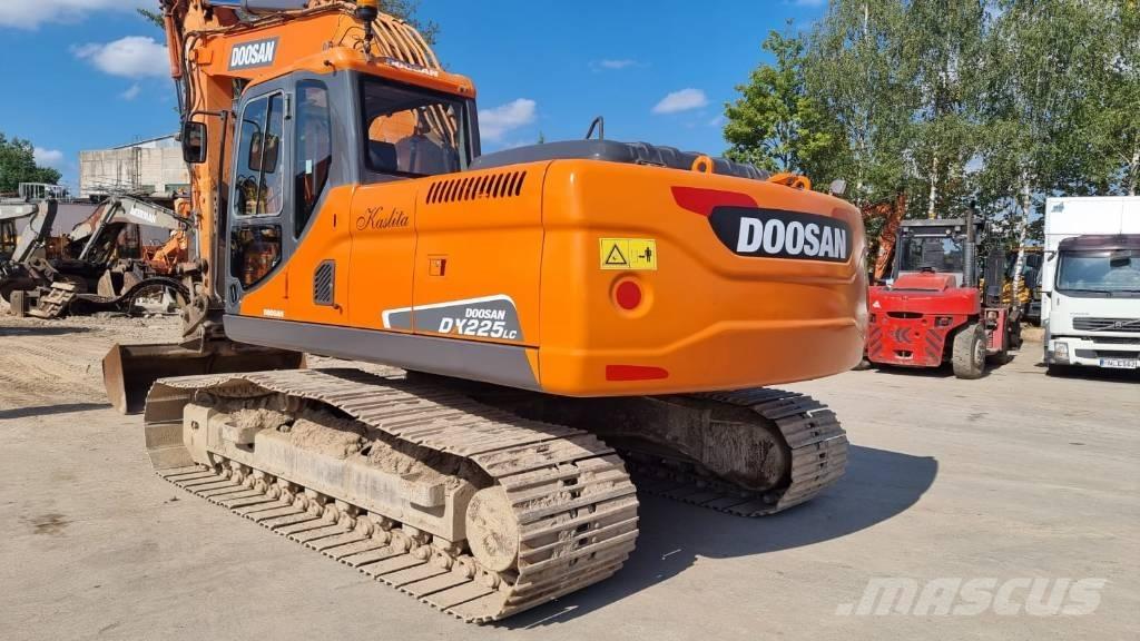 Doosan DX 225 大型油圧ショベル12t以上（パワーショベル・ユンボ）
