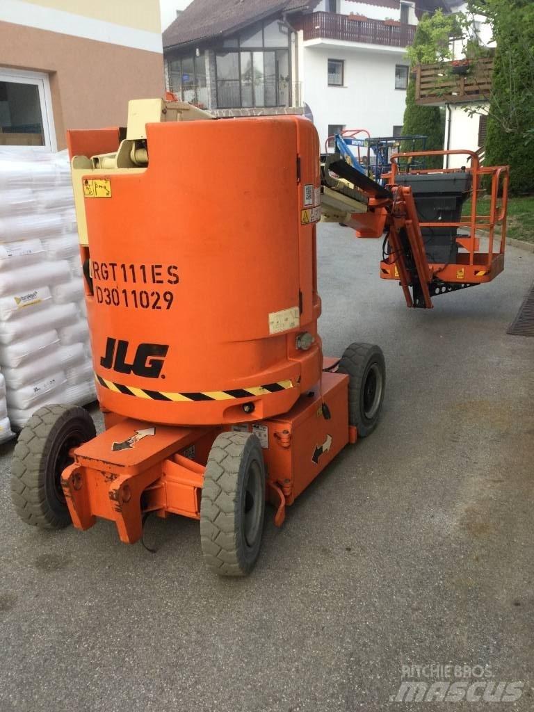 JLG E 300 AJP ブームリフト　屈伸型