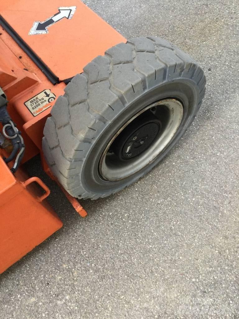 JLG E 300 AJP ブームリフト　屈伸型