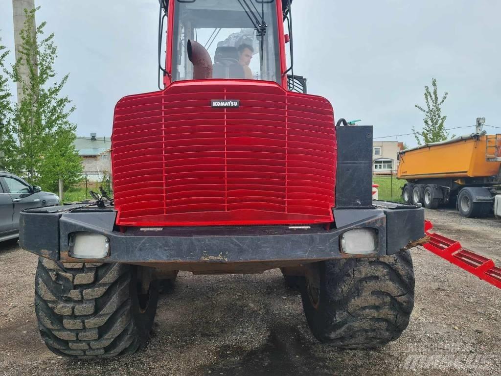 Komatsu 895 フォワーダー