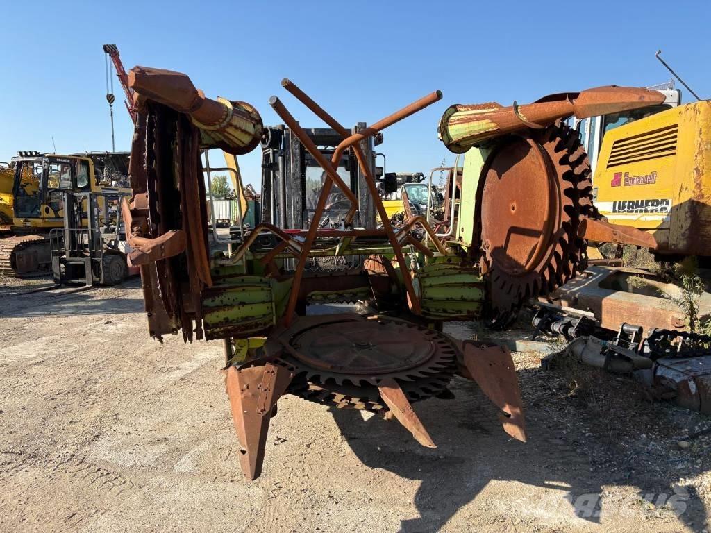 CLAAS RU 450 自走式フォレージハーベスター