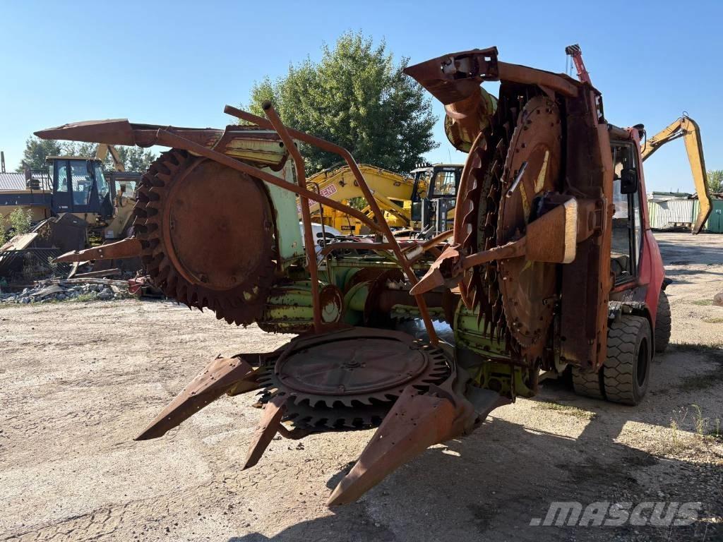 CLAAS RU 450 自走式フォレージハーベスター
