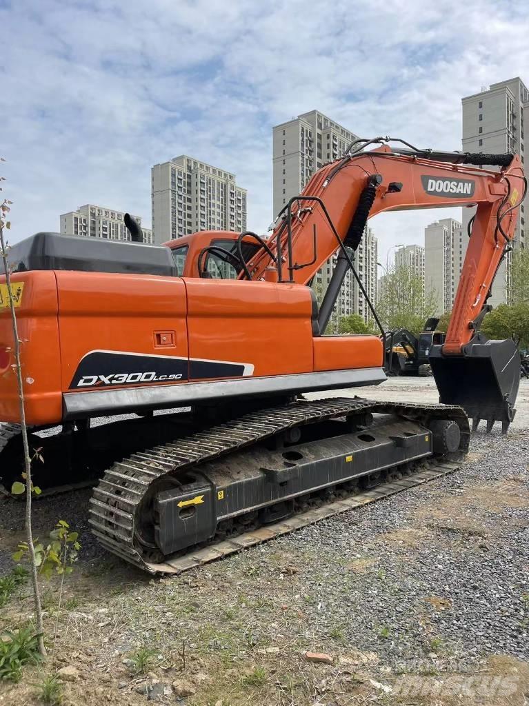 Doosan DX 300 LC 大型油圧ショベル12t以上（パワーショベル・ユンボ）