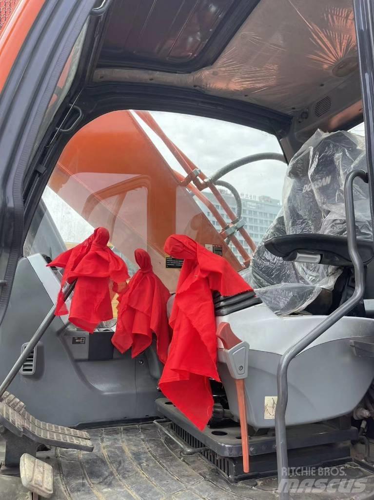 Doosan DX 300 LC 大型油圧ショベル12t以上（パワーショベル・ユンボ）