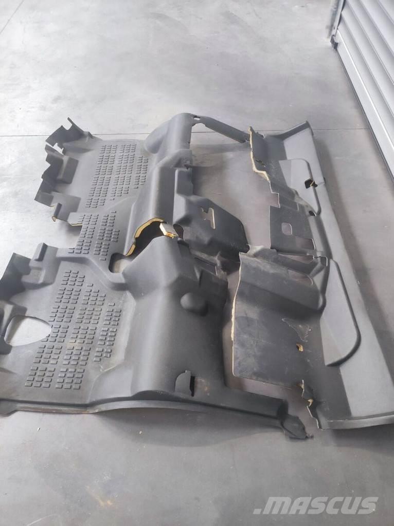 Nissan Floor Mat キャビン及び内装