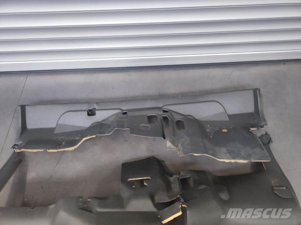 Nissan Floor Mat キャビン及び内装