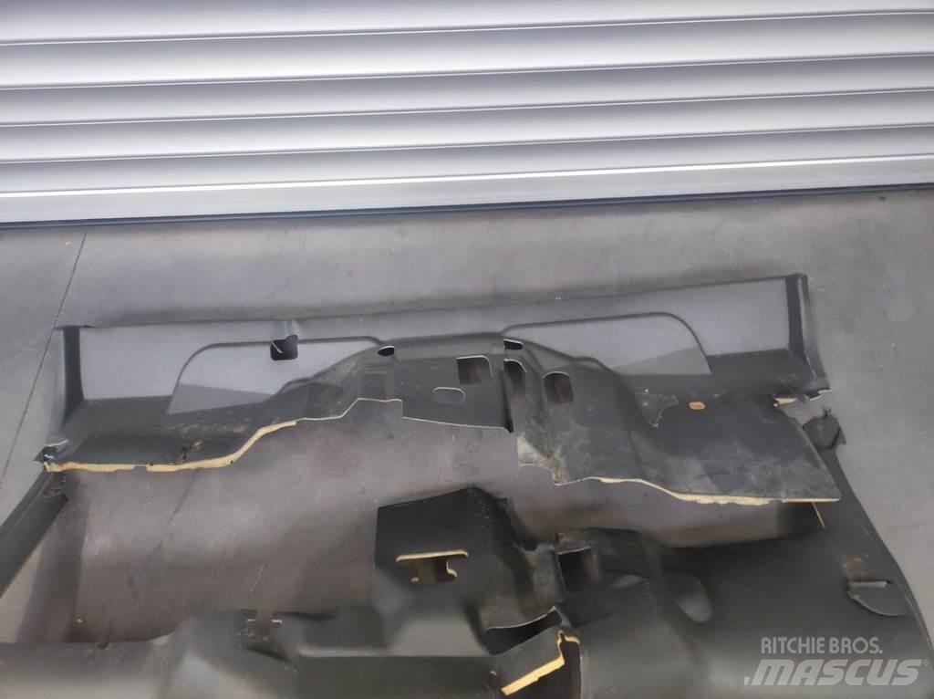 Nissan Floor Mat キャビン及び内装