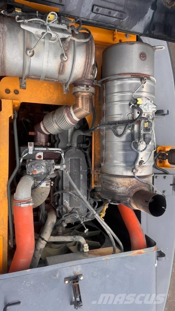 Hyundai HW 180 ホイール式油圧ショベル（パワーショベル・ユンボ・バックホー）