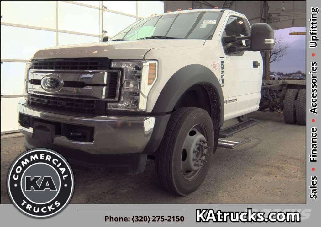 Ford F 550 XLT SD キャブ付きシャーシ