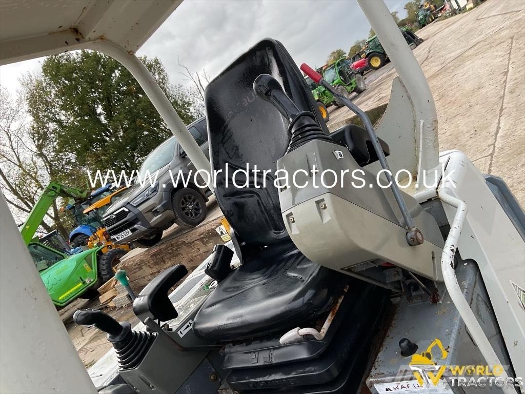 Takeuchi TB 228 ミニ油圧ショベル 7t以下（ミニユンボ・ミニディガー）