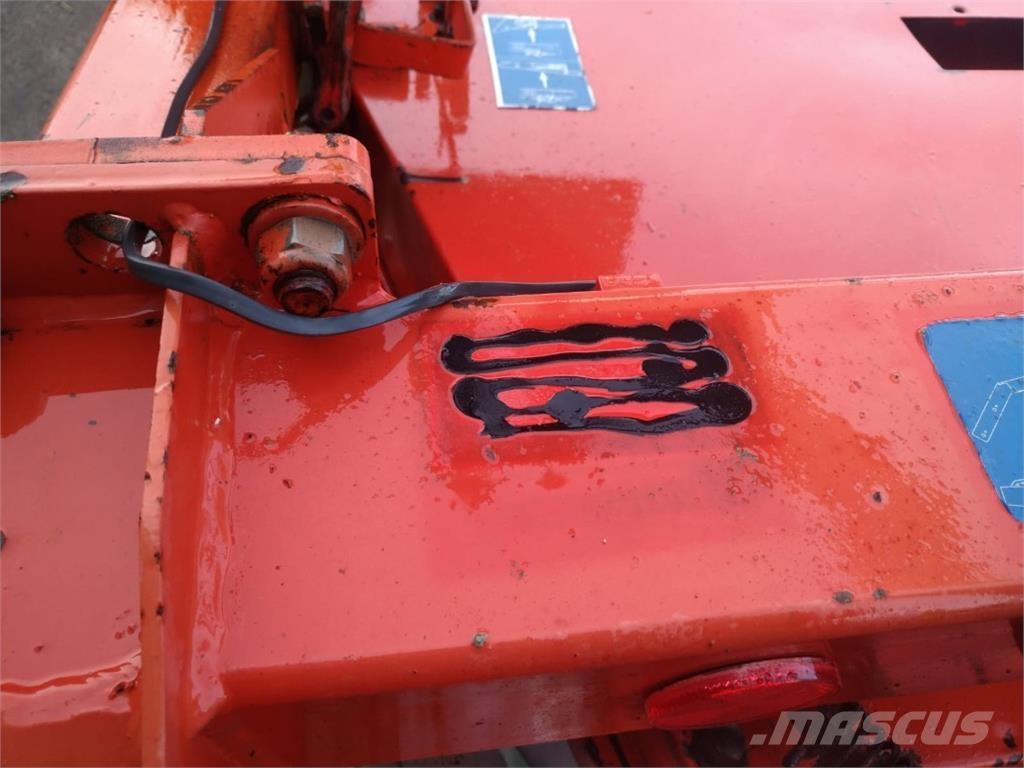 Kuhn GMD 802 F モアーコンディショナー