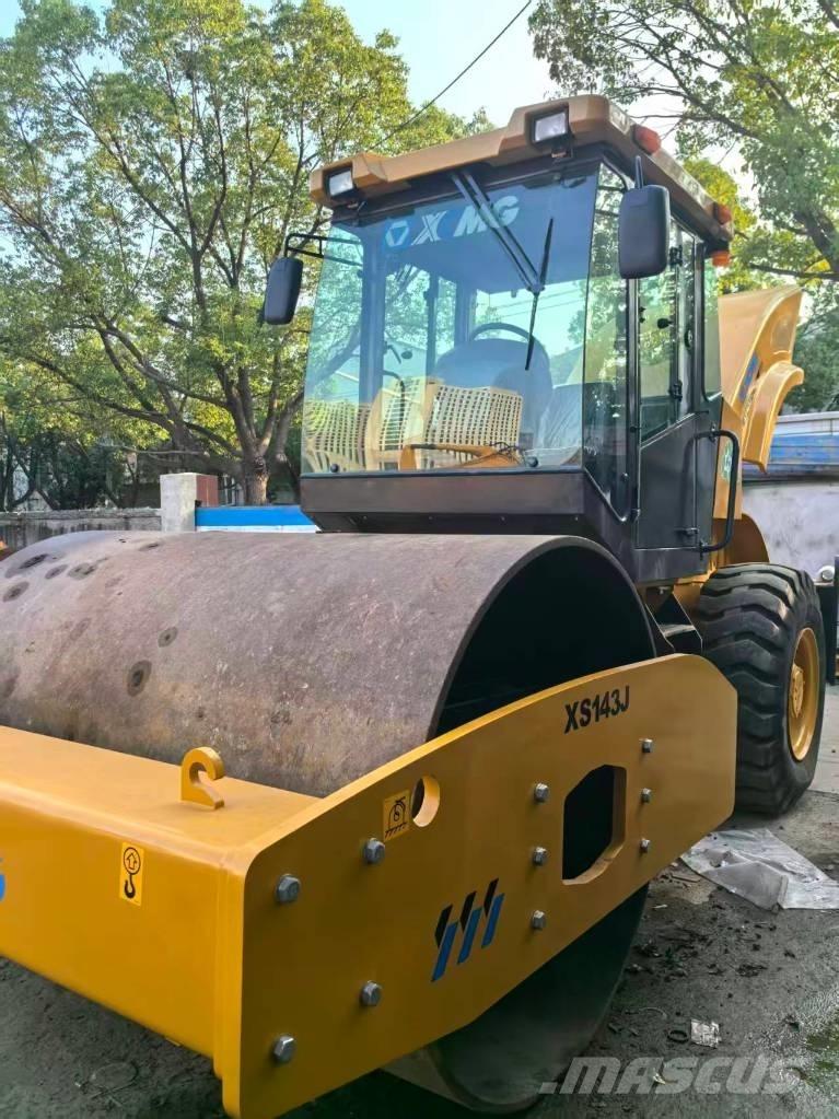 XCMG XS 142 J 振動ローラ