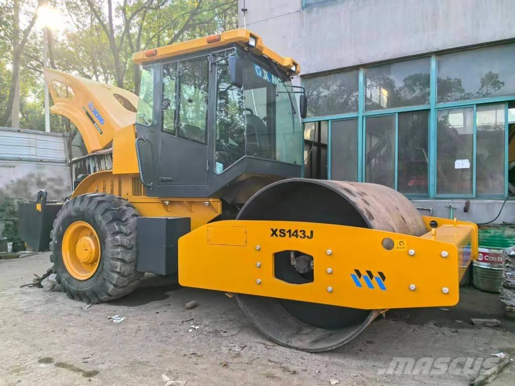 XCMG XS 142 J 振動ローラ
