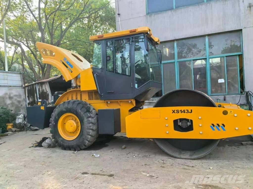 XCMG XS 142 J 振動ローラ
