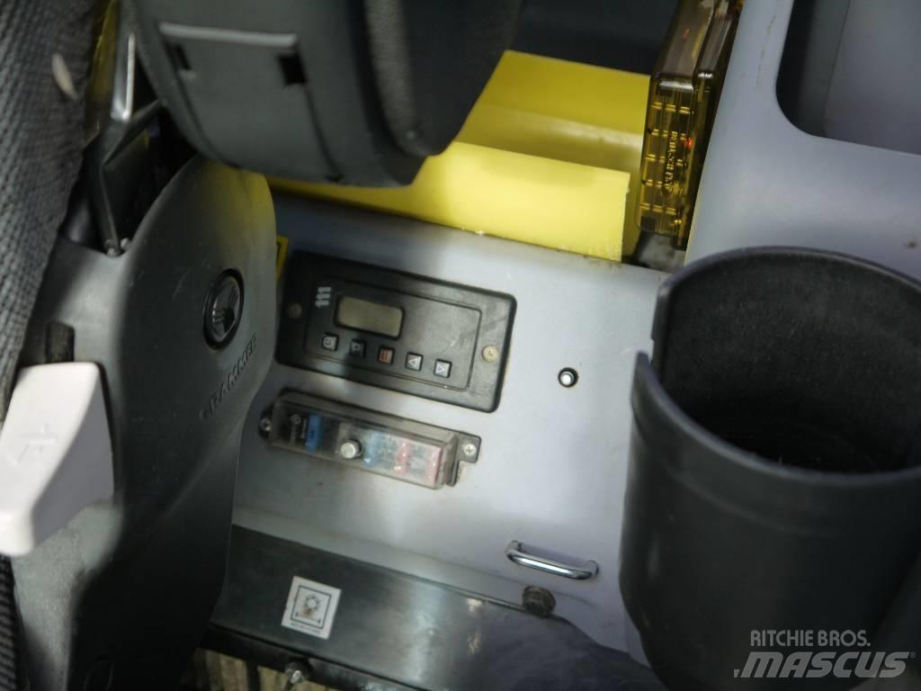 Komatsu PW 160-7E0 ホイール式油圧ショベル（パワーショベル・ユンボ・バックホー）