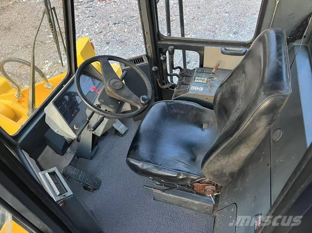 Komatsu WA 320-3 ホイールローダー・タイヤショベル