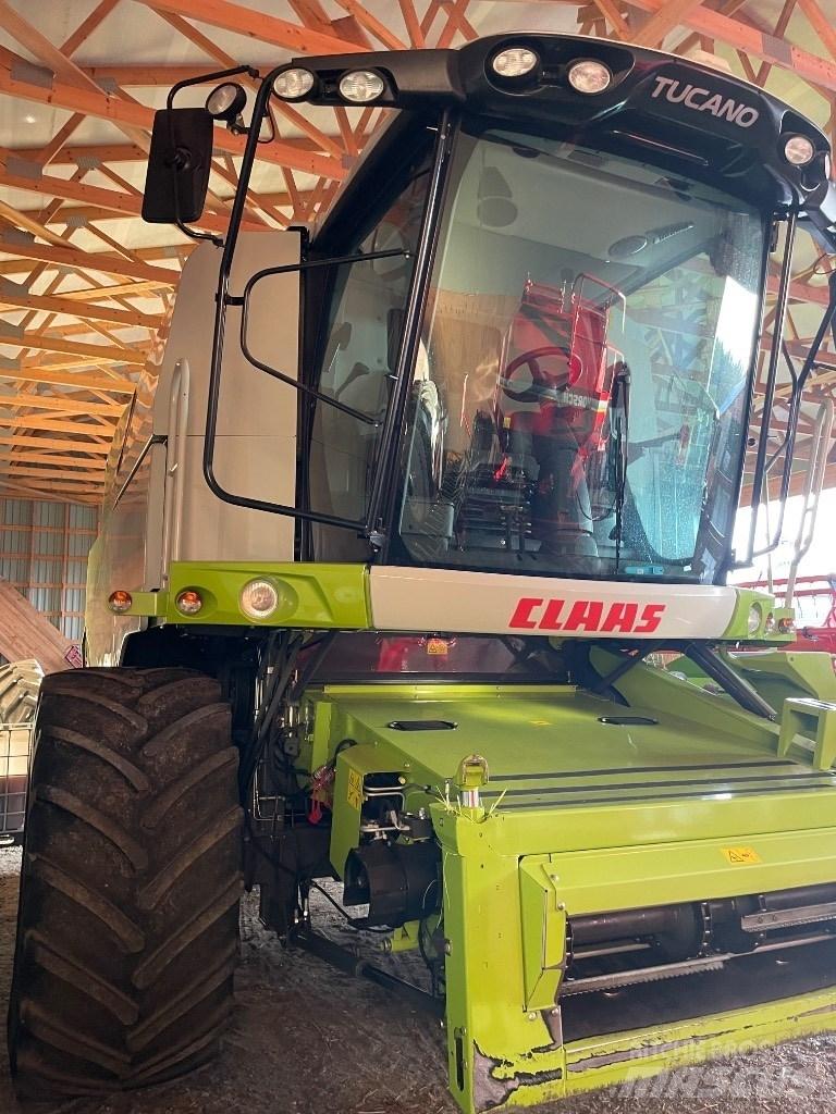 CLAAS Tucano 440 コンバイン