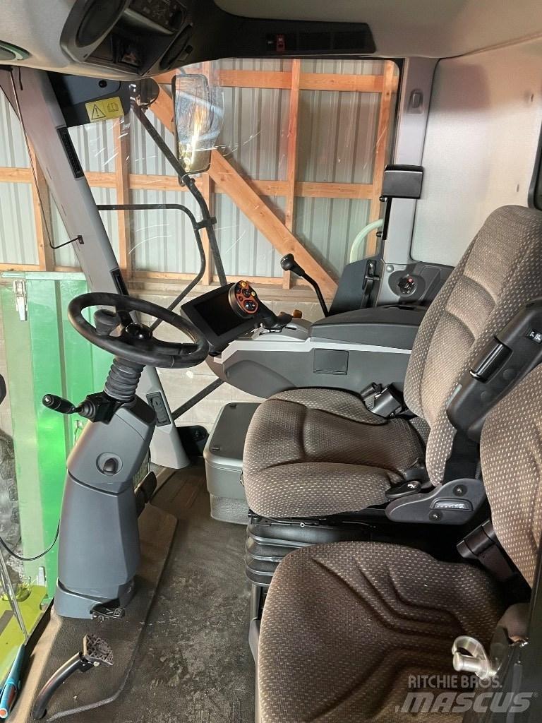 CLAAS Tucano 440 コンバイン