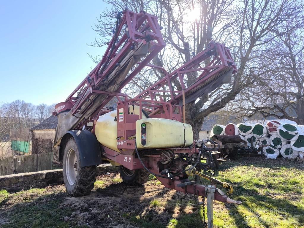 Hardi Commander 2800 牽引型スプレイヤー